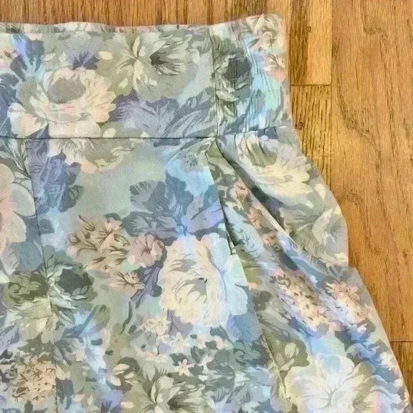 Aritzia Talula Floral Print Shorts High Rise Waist with Pockets Size Medium - Picture 6 of 11